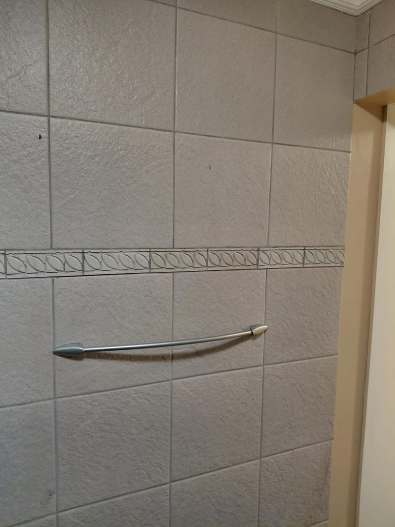 To Let 3 Bedroom Property for Rent in Loevenstein Western Cape